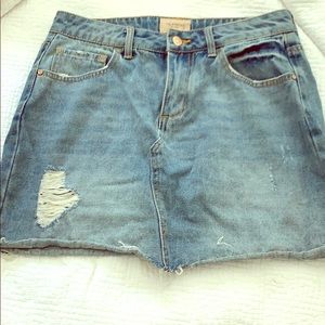 Super cute denim skirt!